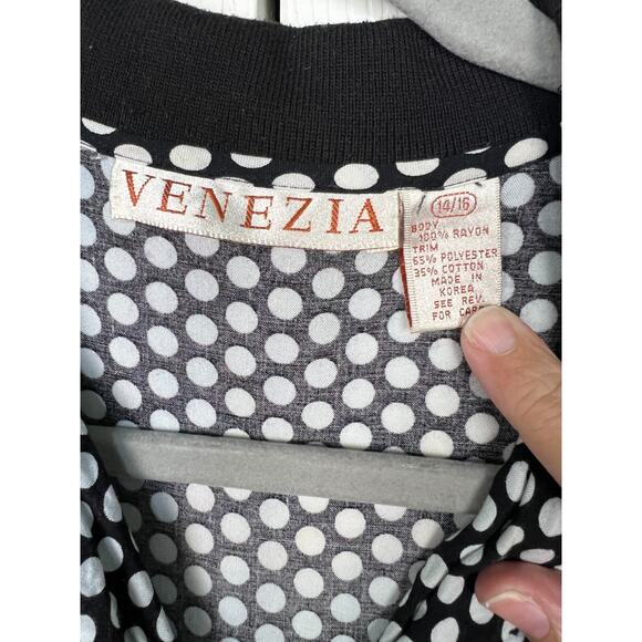 Vintage 80s Black and White collared button down polka dot rayon blouse Large - Picture 2 of 7